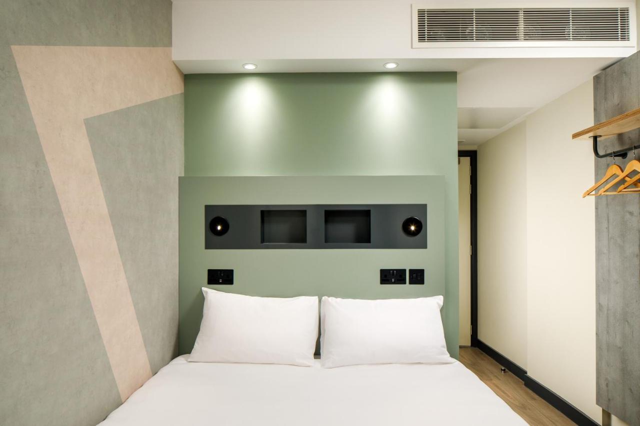Ibis Budget Manchester Airport T2 เฮล ภายนอก รูปภาพ
