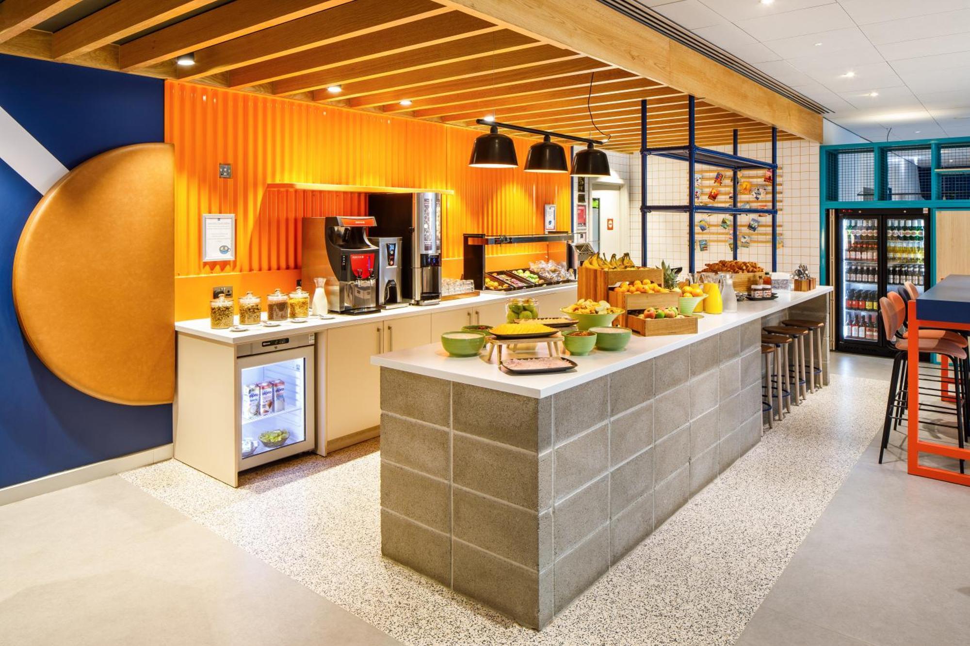 Ibis Budget Manchester Airport T2 เฮล ภายนอก รูปภาพ