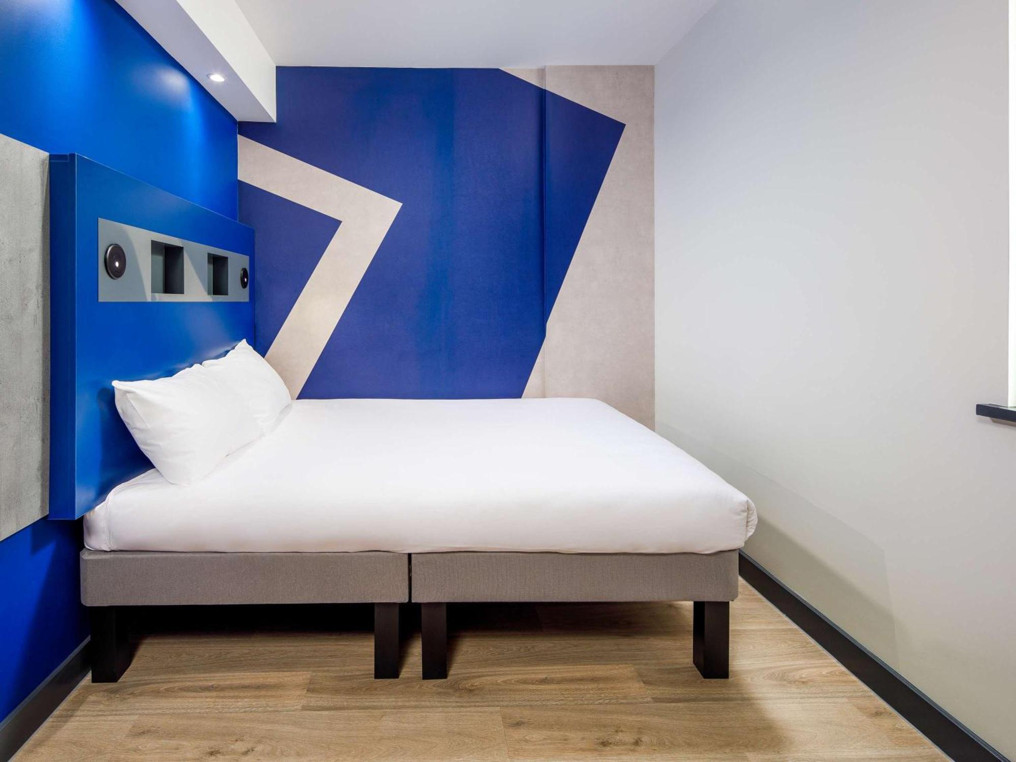 Ibis Budget Manchester Airport T2 เฮล ภายนอก รูปภาพ